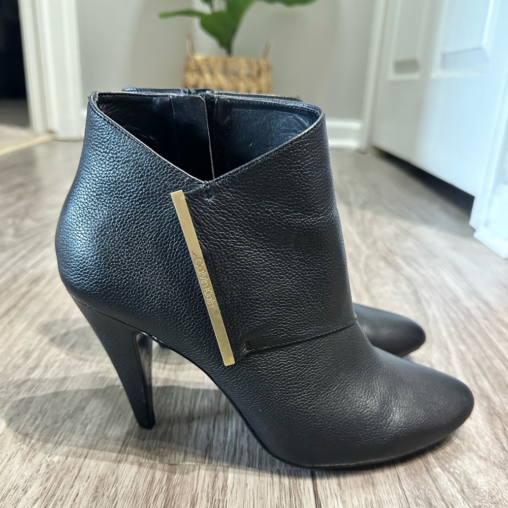 Calvin Klein Ankle Boot - Women’s size 9